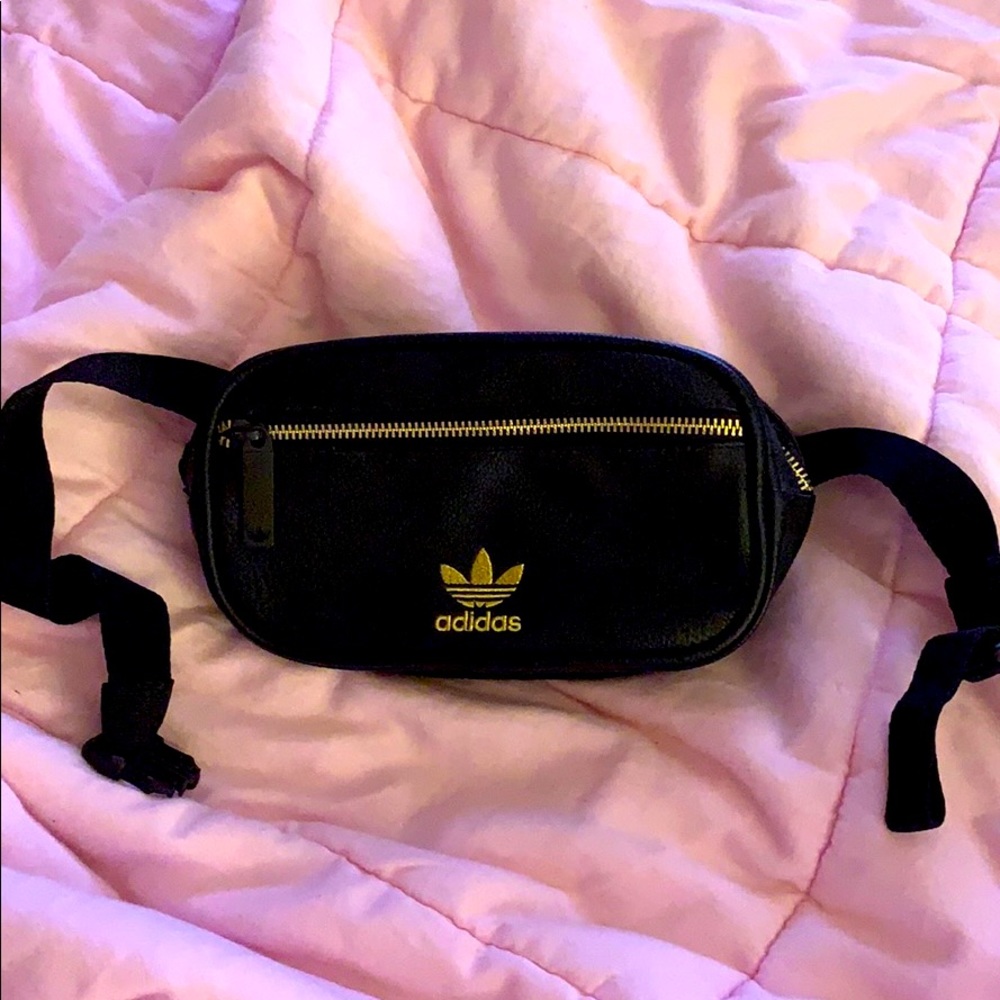 Black and gold adidas Fanny pack🖤✨